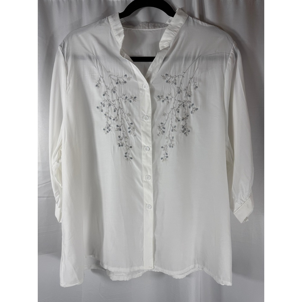 White Embroidered‎ Button Down Top 3/4 Sleeve Mandarin Collar Grandmacore Medium